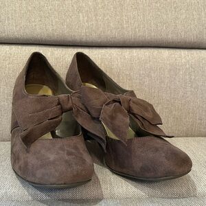 Ann Marino - Faux Suede Bow Heels - Chocolate Brown (8.5)